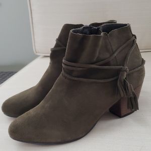 Chelsea Crew Olive Suede Ankle Boots 9